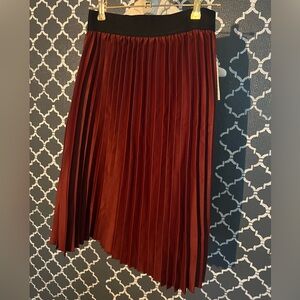 Elegant Burgundy Pleated Skirt